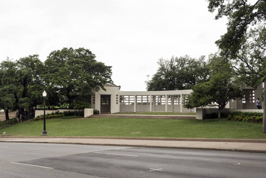 Title: Part of the "Bryan Pergola" in Dealey Plaza in Dallas, Texas
Physical description: 1 photograph : digital, tiff file, color.
N