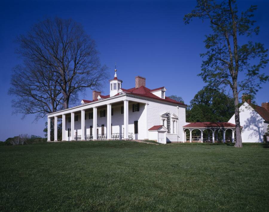 Title:  George Washington's estate, Mount Vernon, Virginia
  Physical description:  1 transparency : color ; 4 x 5 in. or smaller.
 
 Notes:
