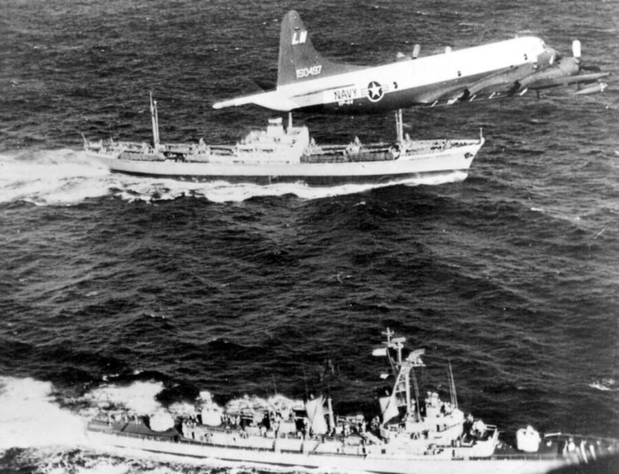 A U.S. Navy Lockheed P-3A-20-LO Orion (BuNo 150497) of Patrol Squadron VP-44 flies over the Soviet ship Metallurg Anosov and destroyer U