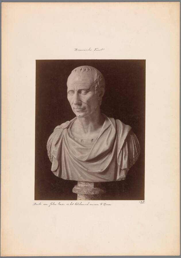 Identificatie    Titel(s):  Buste van Julius Caesar. Buste van Julius Ceasar in het Vatikaansch museum te Rome. (titel op object)  Objecttyp